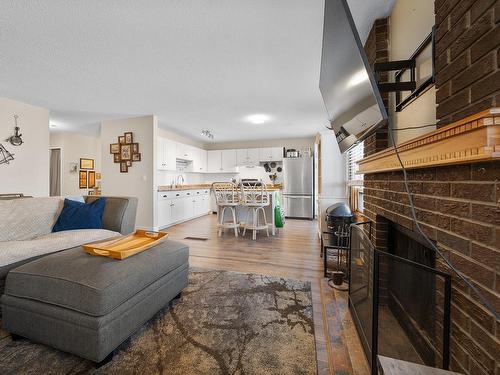 249 Hollyburn Drive, Kamloops, BC - Indoor Photo Showing Living Room