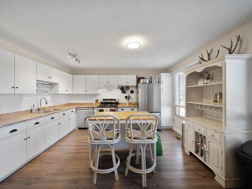 249 Hollyburn Drive, Kamloops, BC - Indoor Photo Showing Kitchen