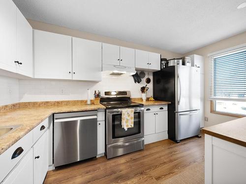 249 Hollyburn Drive, Kamloops, BC - Indoor Photo Showing Kitchen