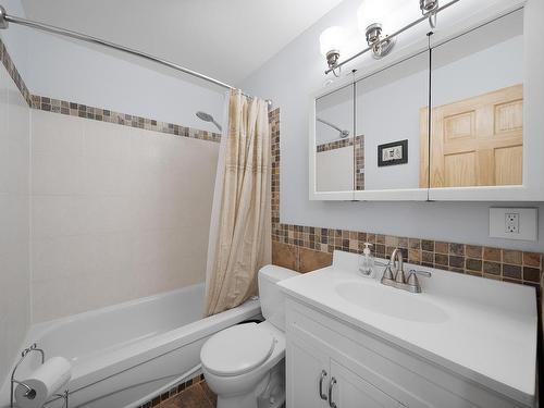 249 Hollyburn Drive, Kamloops, BC - Indoor Photo Showing Bathroom