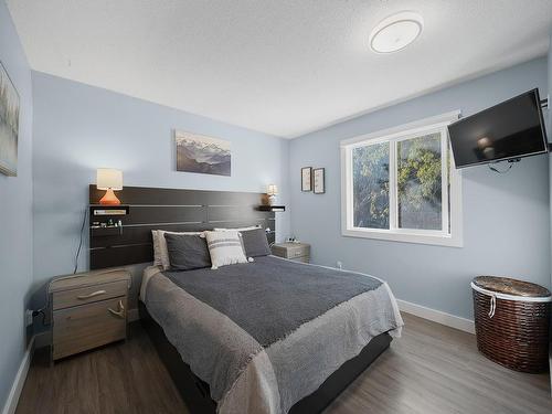 249 Hollyburn Drive, Kamloops, BC - Indoor Photo Showing Bedroom