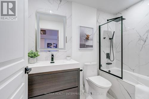 213 - 1 Hurontario Street, Mississauga, ON - Indoor Photo Showing Bathroom