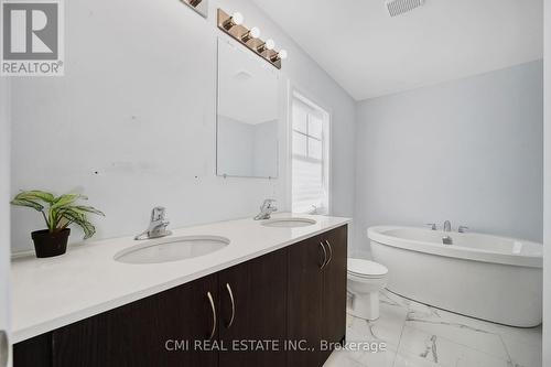 2122 Royal Gala Circle, Mississauga, ON - Indoor Photo Showing Bathroom