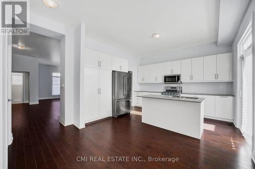 2122 Royal Gala Circle, Mississauga, ON - Indoor Photo Showing Kitchen