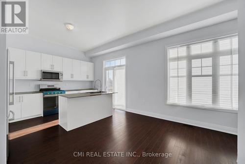 2122 Royal Gala Circle, Mississauga, ON - Indoor Photo Showing Kitchen