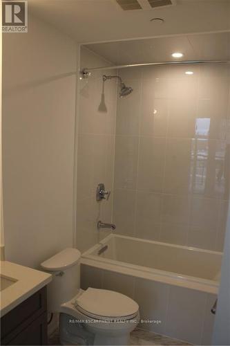 403 - 2060 Lakeshore Road, Burlington, ON - Indoor Photo Showing Bathroom