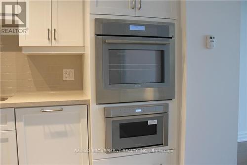 403 - 2060 Lakeshore Road, Burlington, ON - Indoor Photo Showing Kitchen