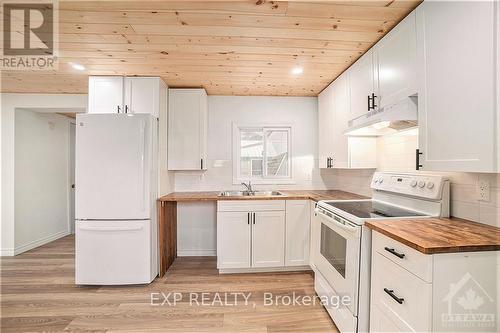 17 - 1210 St Felix Road, Clarence-Rockland, ON - Indoor Photo Showing Kitchen With Double Sink