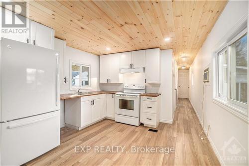 17 - 1210 St Felix Road, Clarence-Rockland, ON - Indoor Photo Showing Kitchen