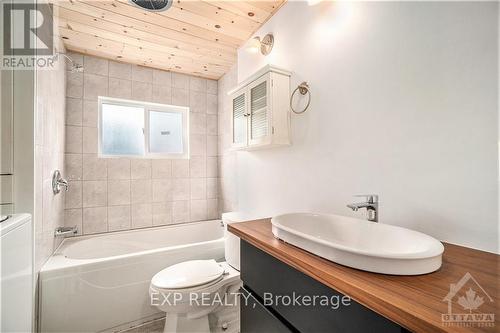 17 - 1210 St Felix Road, Clarence-Rockland, ON - Indoor Photo Showing Bathroom