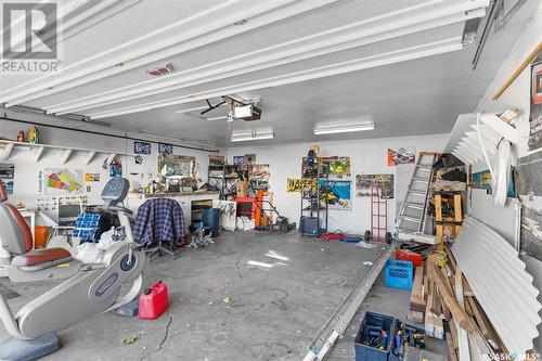 1347 Junor Avenue, Saskatoon, SK - Indoor Photo Showing Garage