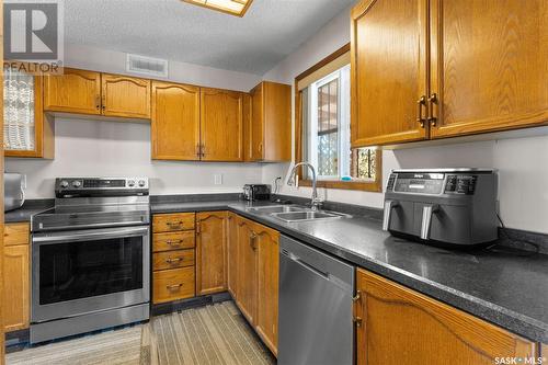 1347 Junor Avenue, Saskatoon, SK - Indoor Photo Showing Kitchen With Double Sink