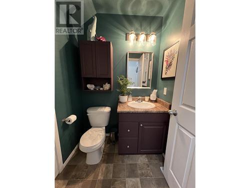 7 4620 E 52 Avenue, Fort Nelson, BC - Indoor Photo Showing Bathroom