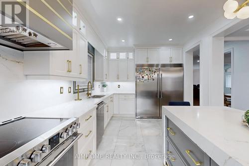 5 San Antonio Court, Richmond Hill, ON - Indoor Photo Showing Kitchen With Double Sink