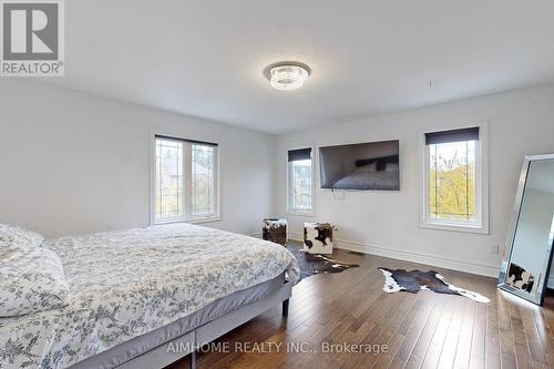 5 San Antonio Court, Richmond Hill, ON - Indoor Photo Showing Bedroom