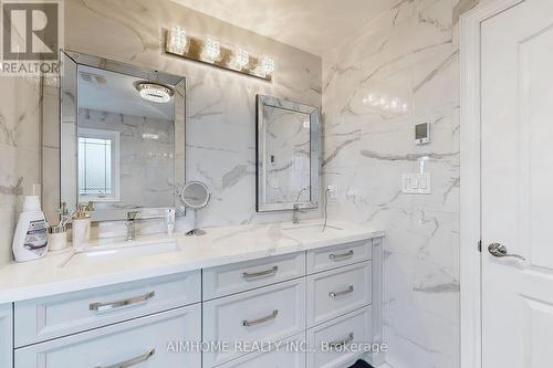 5 San Antonio Court, Richmond Hill, ON - Indoor Photo Showing Bathroom