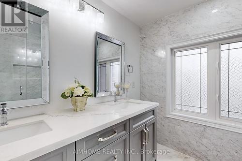 5 San Antonio Court, Richmond Hill, ON - Indoor Photo Showing Bathroom