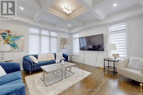 5 San Antonio Court, Richmond Hill, ON - Indoor Photo Showing Living Room