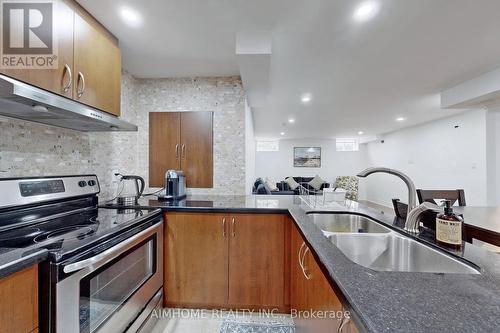 5 San Antonio Court, Richmond Hill, ON - Indoor Photo Showing Kitchen With Double Sink