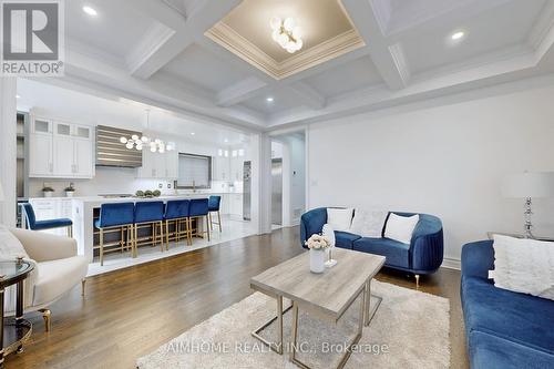 5 San Antonio Court, Richmond Hill, ON - Indoor Photo Showing Living Room