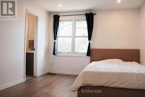 34 Red Maple Court, Toronto, ON - Indoor Photo Showing Bedroom