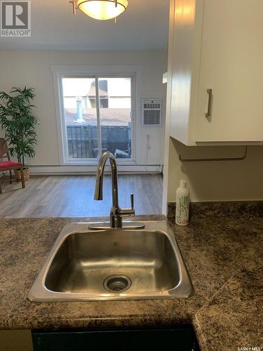 404 105 110Th Street W, Saskatoon, SK - Indoor Photo Showing Kitchen With Double Sink