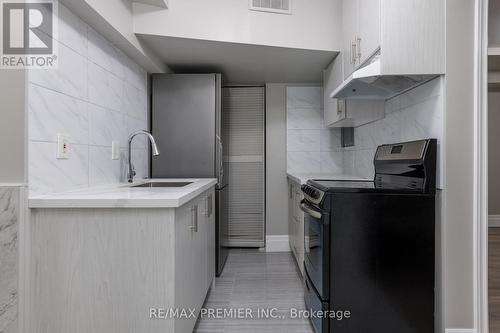 352 Duckworth Street, Barrie, ON - Indoor Photo Showing Kitchen