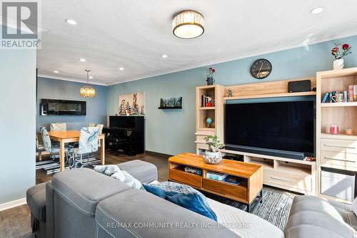 106 Victory Drive, Toronto, ON - Indoor Photo Showing Living Room