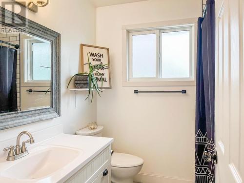 8 Willow Crescent, Osoyoos, BC - Indoor Photo Showing Bathroom