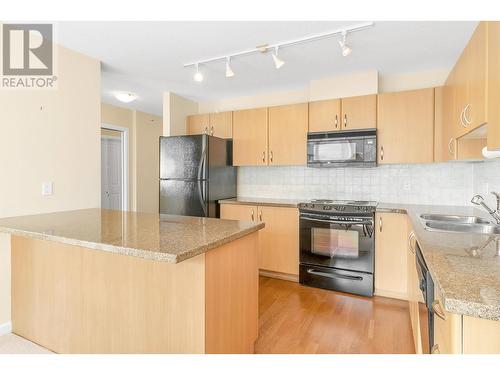 1101 720 Hamilton Street, New Westminster, BC - Indoor Photo Showing Kitchen With Double Sink