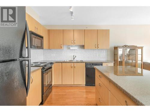 1101 720 Hamilton Street, New Westminster, BC - Indoor Photo Showing Kitchen With Stainless Steel Kitchen With Double Sink