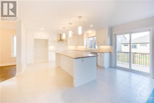 283 Station Trail Street, Russell, ON - Indoor Photo Showing Kitchen With Upgraded Kitchen