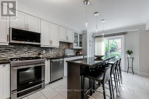 2 Aquasanta Crescent, Hamilton, ON - Indoor Photo Showing Kitchen With Upgraded Kitchen