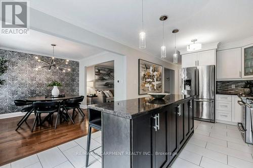 2 Aquasanta Crescent, Hamilton, ON - Indoor Photo Showing Kitchen With Upgraded Kitchen