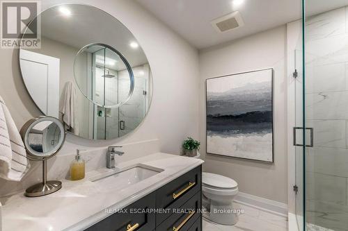 2 Aquasanta Crescent, Hamilton, ON - Indoor Photo Showing Bathroom