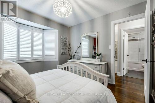 2 Aquasanta Crescent, Hamilton, ON - Indoor Photo Showing Bedroom