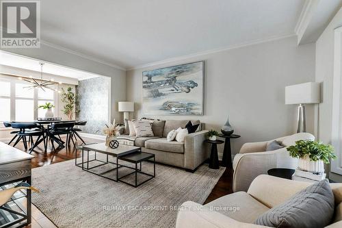 2 Aquasanta Crescent, Hamilton, ON - Indoor Photo Showing Living Room