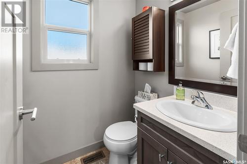 258 Maningas Bend, Saskatoon, SK - Indoor Photo Showing Bathroom