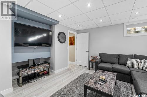 258 Maningas Bend, Saskatoon, SK - Indoor Photo Showing Living Room