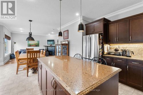 116 Radcliffe Crescent, Lucan Biddulph (Lucan), ON - Indoor Photo Showing Kitchen With Upgraded Kitchen