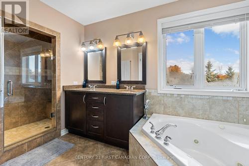 116 Radcliffe Crescent, Lucan Biddulph (Lucan), ON - Indoor Photo Showing Bathroom