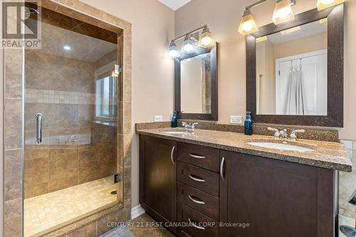 116 Radcliffe Crescent, Lucan Biddulph (Lucan), ON - Indoor Photo Showing Bathroom