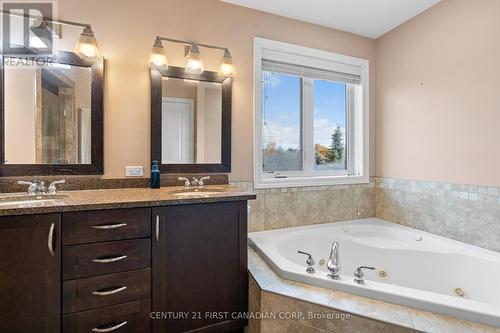 116 Radcliffe Crescent, Lucan Biddulph (Lucan), ON - Indoor Photo Showing Bathroom