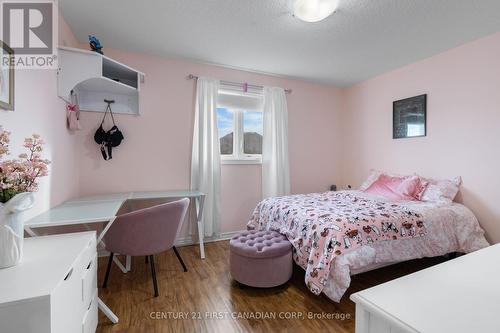 116 Radcliffe Crescent, Lucan Biddulph (Lucan), ON - Indoor Photo Showing Bedroom