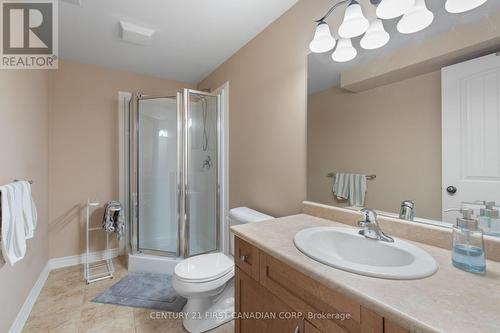 116 Radcliffe Crescent, Lucan Biddulph (Lucan), ON - Indoor Photo Showing Bathroom