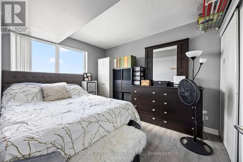 1813 - 1 Lee Centre Drive, Toronto, ON - Indoor Photo Showing Bedroom