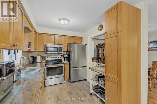 21 Kelsey Crescent, Barrie, ON - Indoor Photo Showing Kitchen With Stainless Steel Kitchen With Double Sink