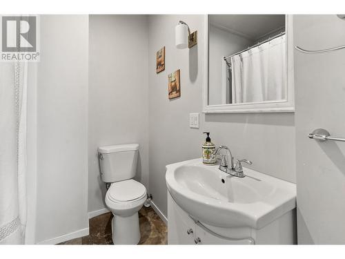 525 Leathead Road, Kelowna, BC - Indoor Photo Showing Bathroom