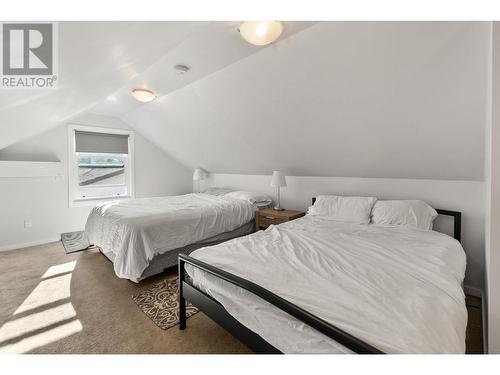 525 Leathead Road, Kelowna, BC - Indoor Photo Showing Bedroom