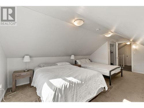 525 Leathead Road, Kelowna, BC - Indoor Photo Showing Bedroom